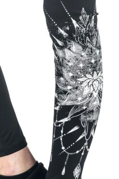 "Sport Und Yoga - Schwarze Leggings Mit Detailreichem Print" Leggings Schwarz Von EMP -Forbunrs Geschaft 483079d