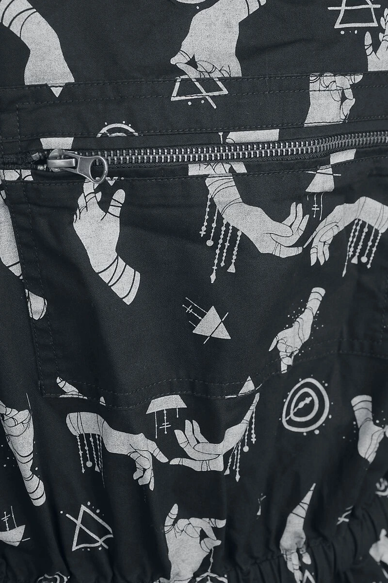 "Latzhose Mit Alloverprint" Latzhose Schwarz Von Gothicana By EMP 6 "Latzhose Mit Alloverprint" Latzhose Schwarz Von Gothicana By EMP – Bild 4