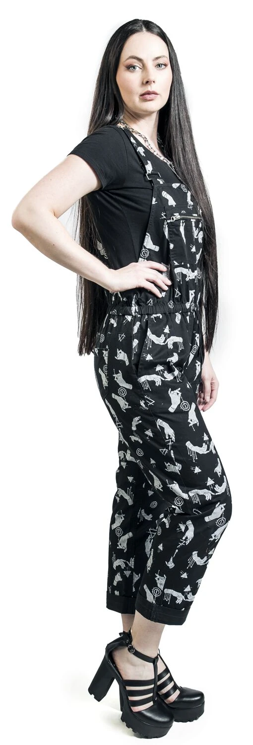 "Latzhose Mit Alloverprint" Latzhose Schwarz Von Gothicana By EMP 10 "Latzhose Mit Alloverprint" Latzhose Schwarz Von Gothicana By EMP – Bild 8